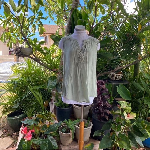 6 for$20♥️ PerCeption Concept sage colored blouse - Picture 5 of 8